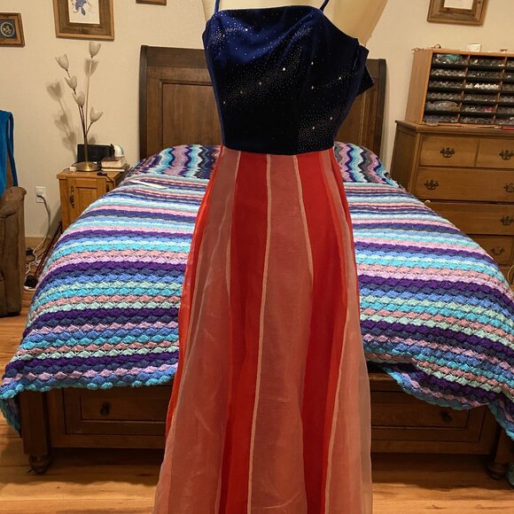 #26-27) Evening Gown: Star Spangled Elegance - Picture 3 of 6